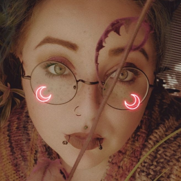 Meet your Posher, Cassandrah - Picture 10 of 15